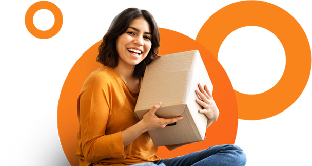 Kobieta trzymająca paczkę