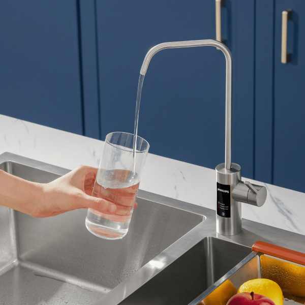 Philips AUT7006 - nalewanie wody z kranu do szklanki
